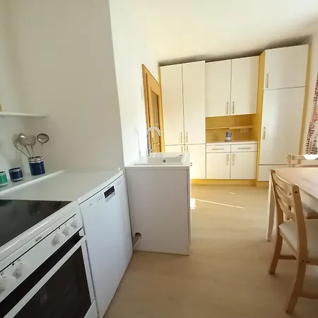 - Gustostueckerl Im Zentrum Von Oberndorf *